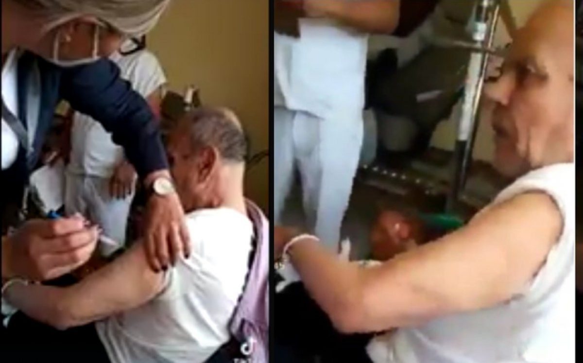 Noticia: Adulto mayor explota contra algunos enfermeros cuando le ponen la vacuna contra el covid-19 Adulto mayor explota contra algunos enfermeros cuando le ponen la vacuna contra el covid-19