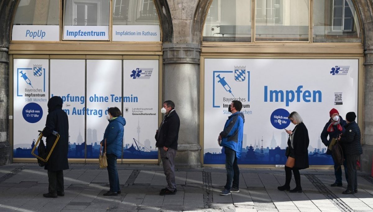 Noticia: Alemania intenta reaccionar ante la disparada de casos de covid-19 Alemania intenta reaccionar ante la disparada de casos de covid-19