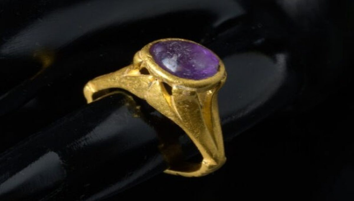 Noticia: ¿La cura de la resaca? Arqueólogos encuentran un anillo que la 'prevenía' ¿La cura de la resaca? Arqueólogos encuentran un anillo que la 'prevenía'