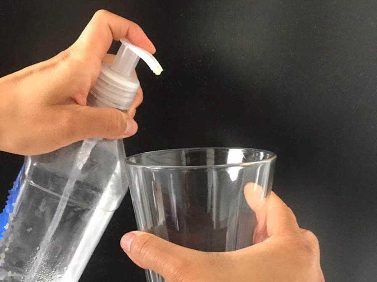 Noticia: Siete personas murieron tras ingerir gel desinfectante en una fiesta al quedarse sin bebidas Siete personas murieron tras ingerir gel desinfectante en una fiesta al quedarse sin bebidas