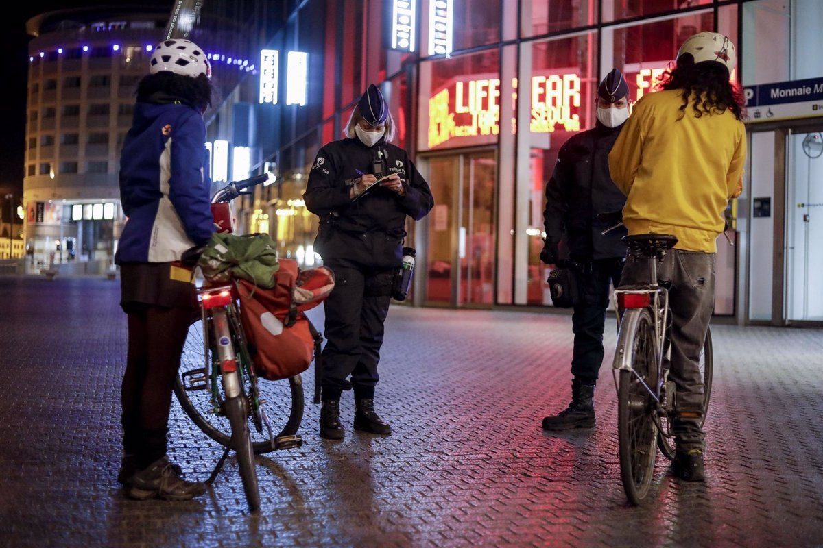 Noticia: Bélgica declara el toque de queda nocturno por la pandemia de coronavirus Bélgica declara el toque de queda nocturno por la pandemia de coronavirus