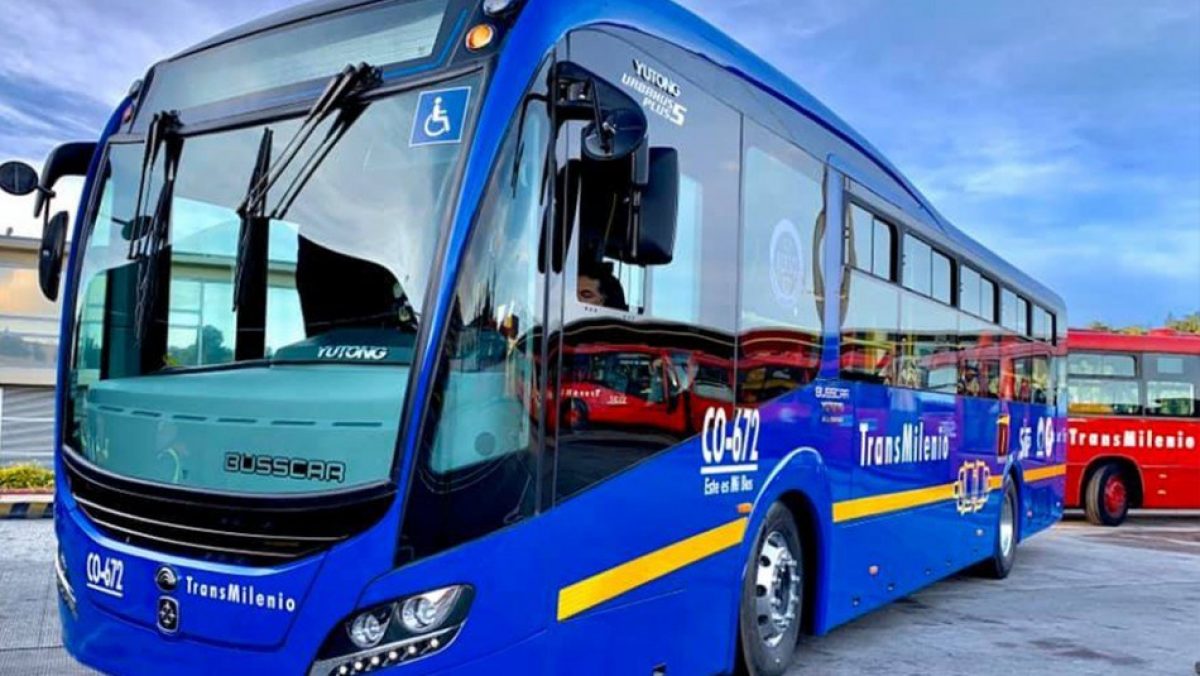 Noticia: Pareja pide permiso para tener sexo en un autobús y el chofer se lo concede Pareja pide permiso para tener sexo en un autobús y el chofer se lo concede
