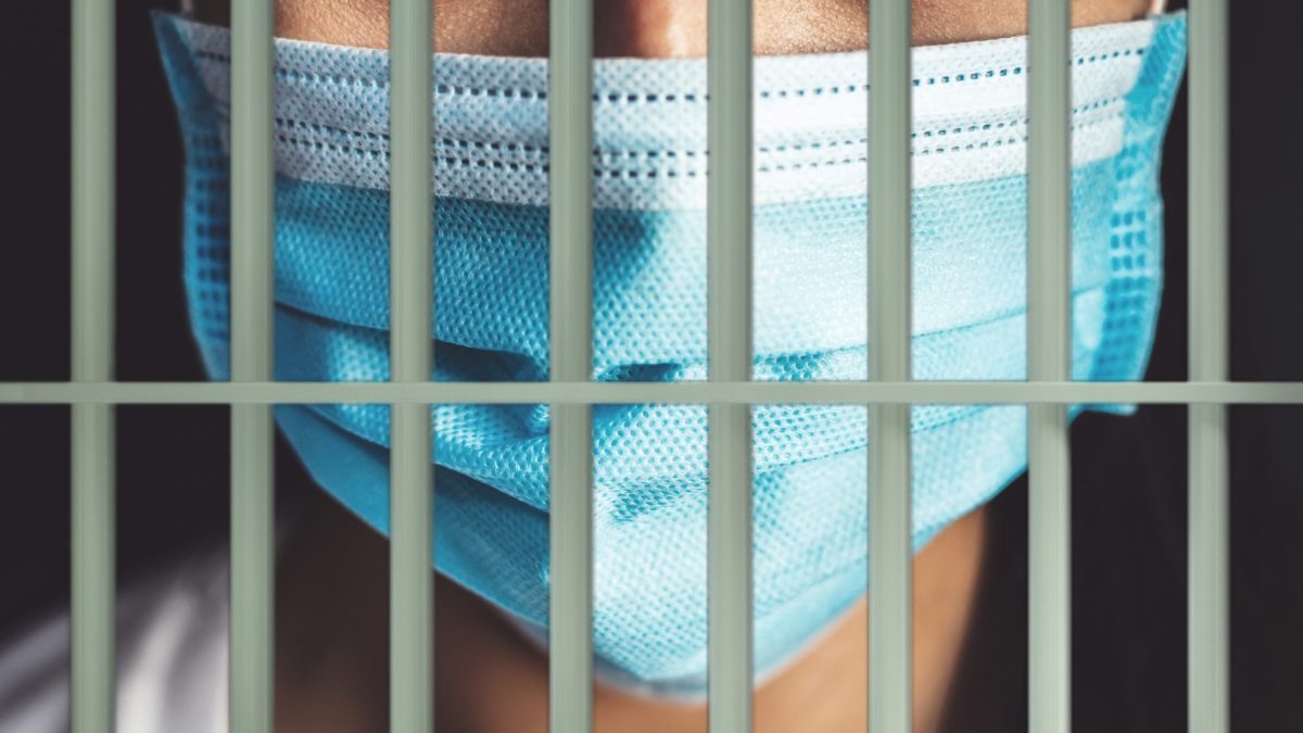 Noticia: Dictan cinco años de prisión a un hombre por ‘propagar’ el covid-19 Dictan cinco años de prisión a un hombre por ‘propagar’ el covid-19
