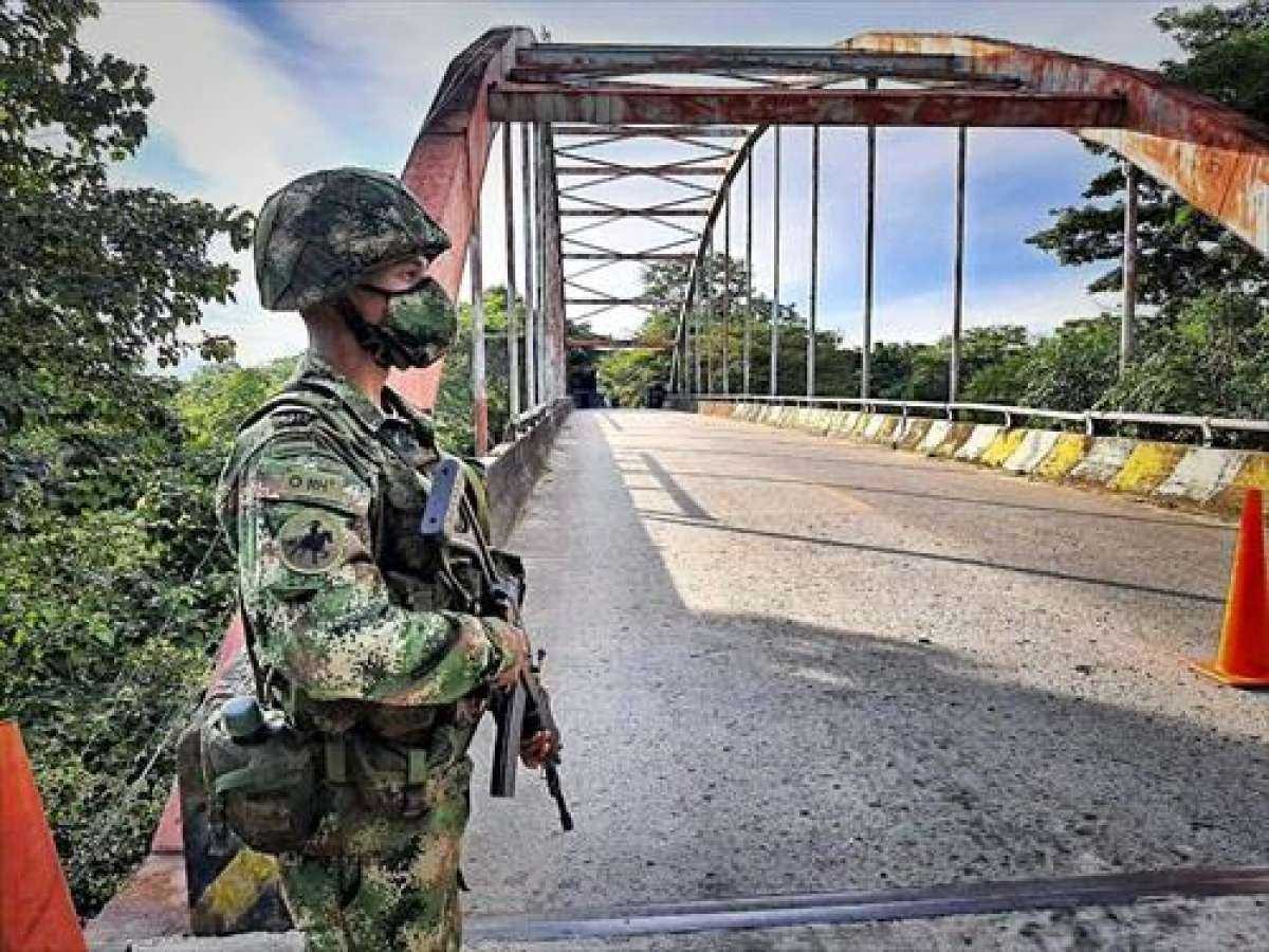 Noticia: Cinco militares muertos en un ataque de la guerrilla en Colombia Cinco militares muertos en un ataque de la guerrilla en Colombia