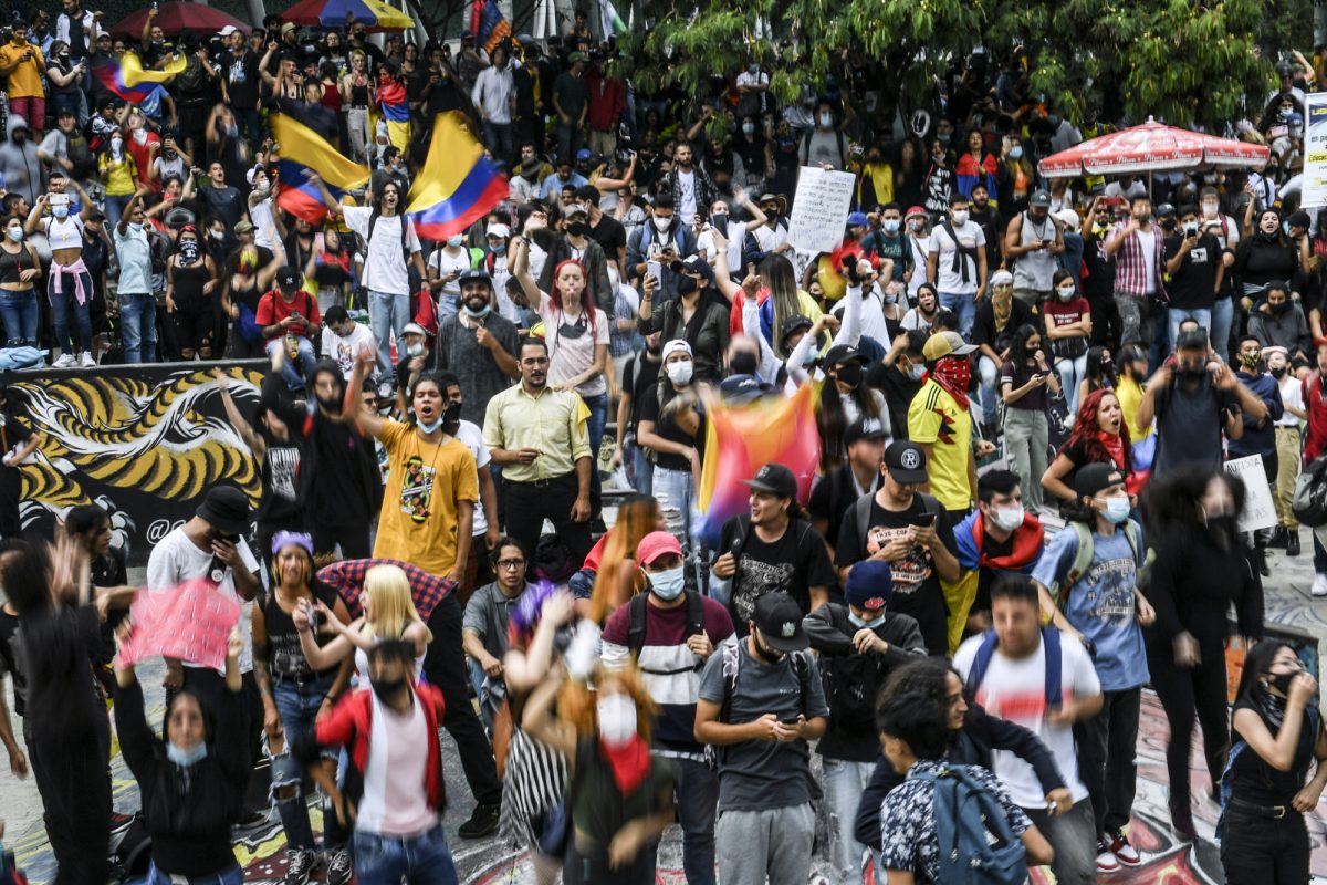 Noticia: Colombia rompe récord de muertes por covid-19 en medio de protestas Colombia rompe récord de muertes por covid-19 en medio de protestas