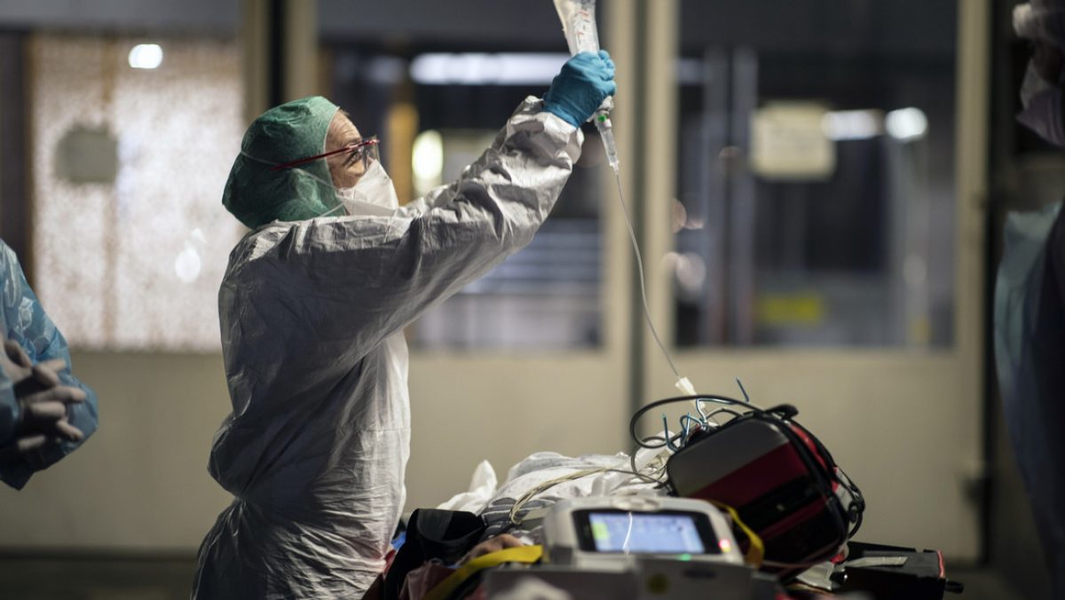 Noticia: EEUU supera los 700.000 muertos por coronavirus EEUU supera los 700.000 muertos por coronavirus