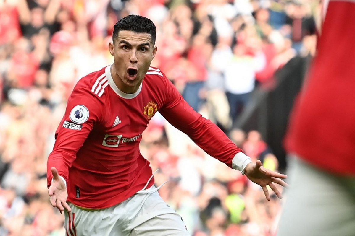 Noticia: Cristiano Ronaldo acerca al Manchester United a la zona Champions Cristiano Ronaldo acerca al Manchester United a la zona Champions