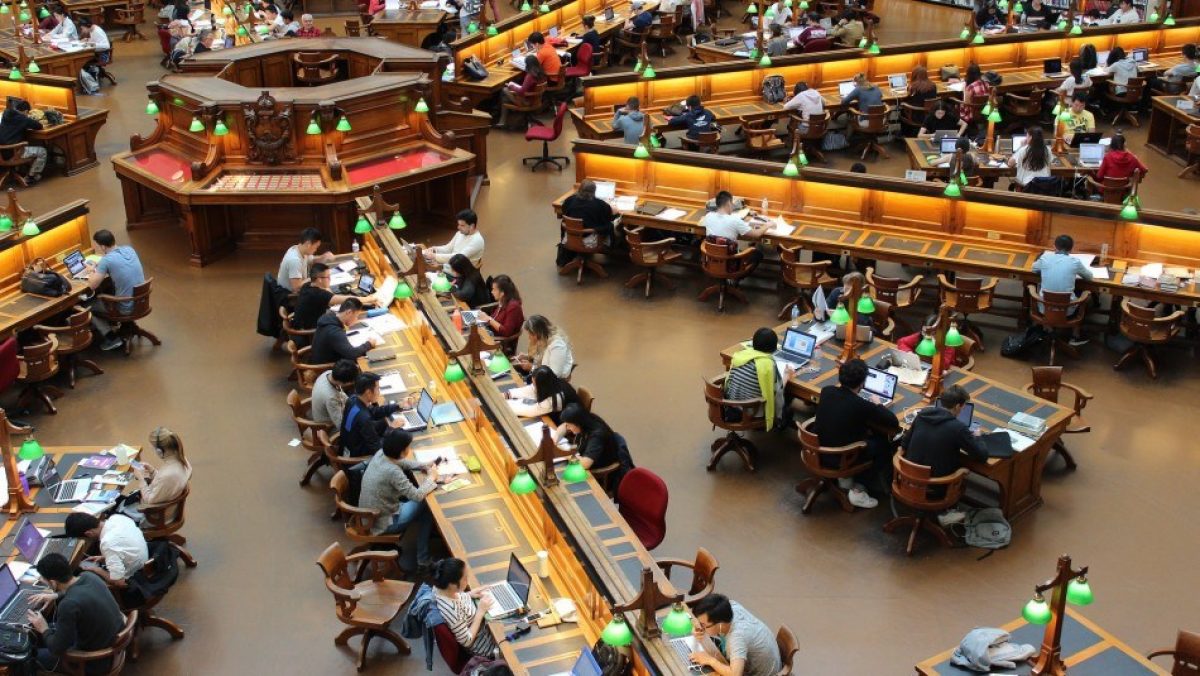 Noticia: ¡Insólito! Pena de cárcel para un estudiante por filtrar respuestas de un examen ¡Insólito! Pena de cárcel para un estudiante por filtrar respuestas de un examen