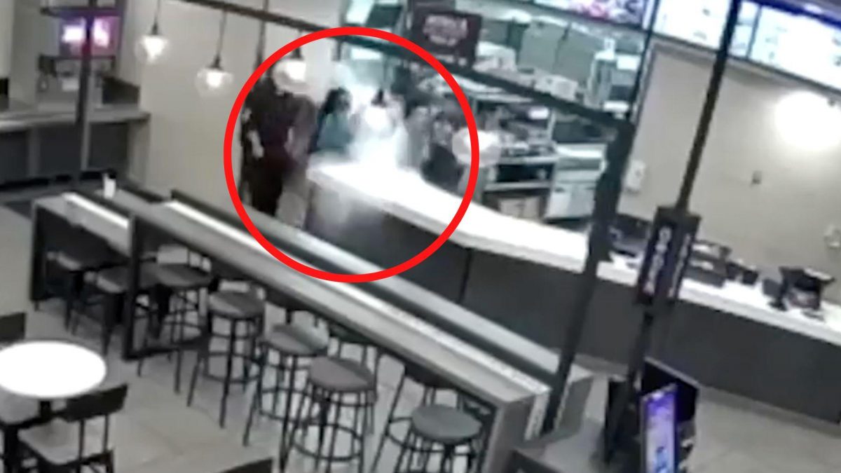Noticia: Empleada de un restaurante le tiró agua hirviendo a dos clientas Empleada de un restaurante le tiró agua hirviendo a dos clientas