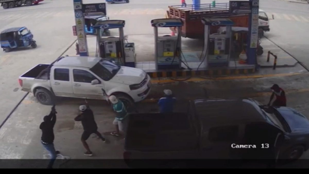 Noticia: Esmeraldas: un hombre fue embestido y asesinado a tiros en gasolinera Esmeraldas: un hombre fue embestido y asesinado a tiros en gasolinera