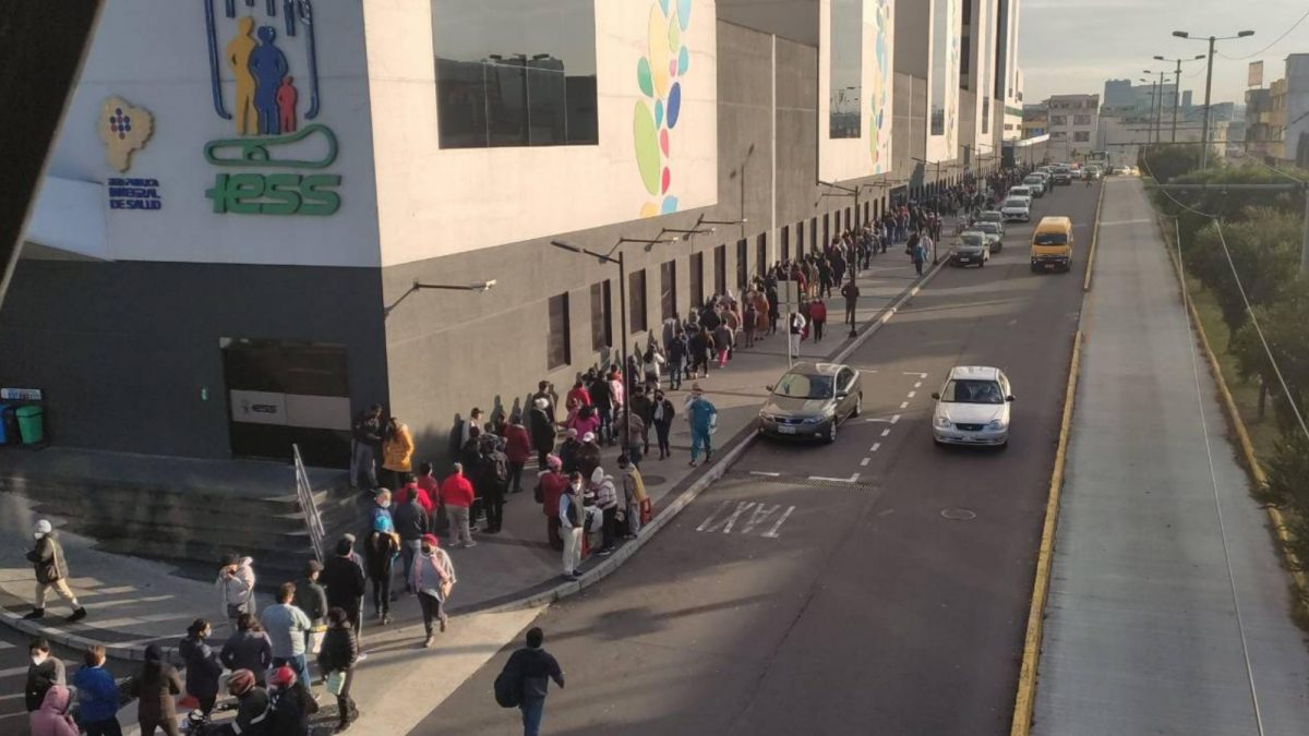 Noticia: Hospital IESS Quito Sur amplía horarios para entregar turnos ante largas filas Hospital IESS Quito Sur amplía horarios para entregar turnos ante largas filas