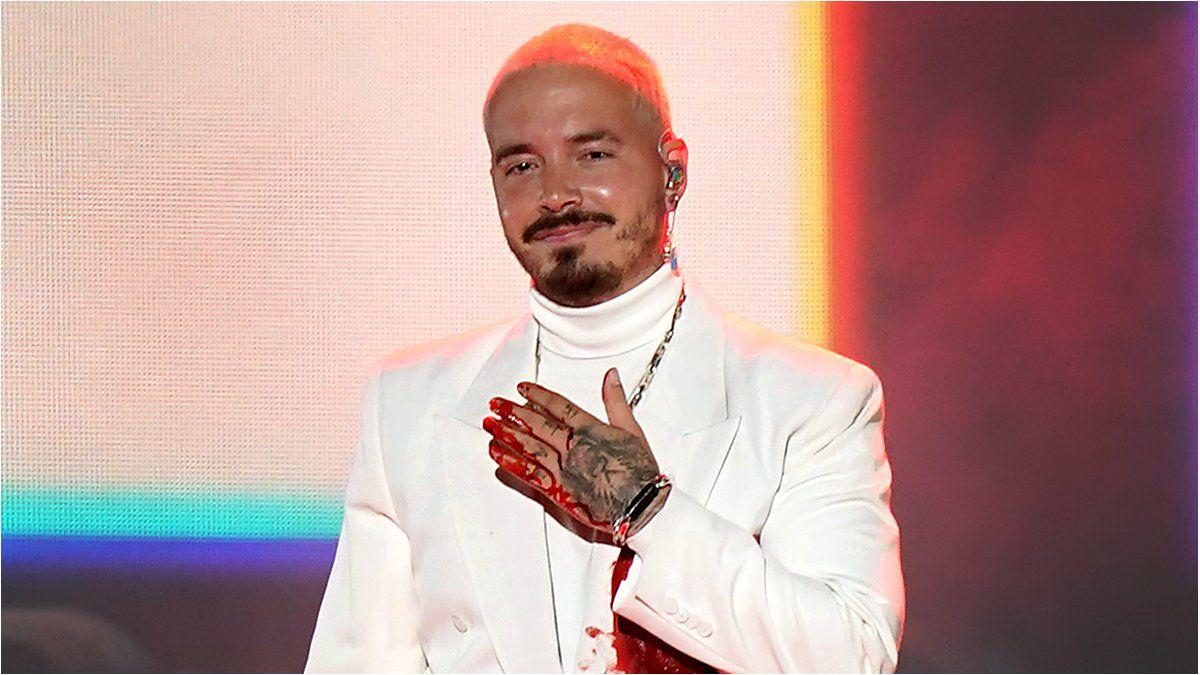 Noticia: Grammy Latinos: J Balvin quedó manchado de "sangre" en su show Grammy Latinos: J Balvin quedó manchado de "sangre" en su show