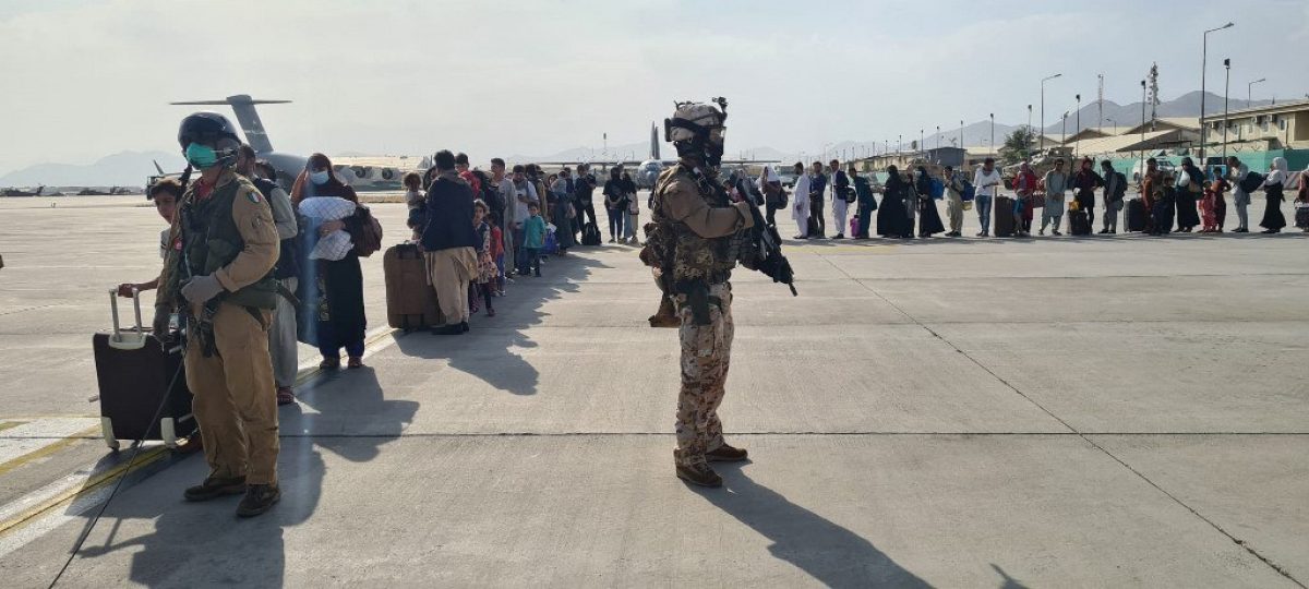 Noticia: 16.000 personas evacuadas del aeropuerto de Kabul en las últimas 24 horas 16.000 personas evacuadas del aeropuerto de Kabul en las últimas 24 horas