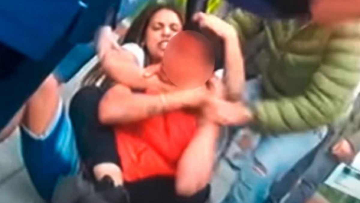 Noticia: Ladrón roba celular a mujer experta en artes marciales: "Le golpeé la cabeza y le seguí pegando" Ladrón roba celular a mujer experta en artes marciales: "Le golpeé la cabeza y le seguí pegando"