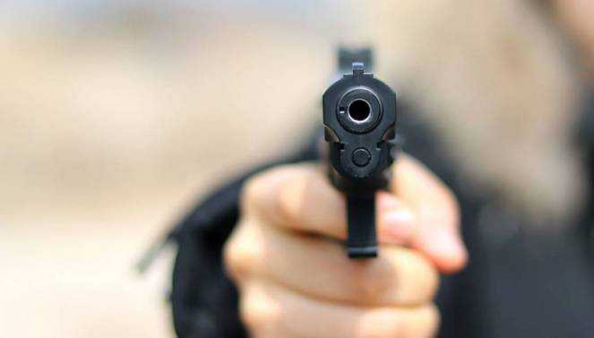 Noticia: Padre usa a su bebé como “escudo humano” en tiroteo con policías Padre usa a su bebé como “escudo humano” en tiroteo con policías