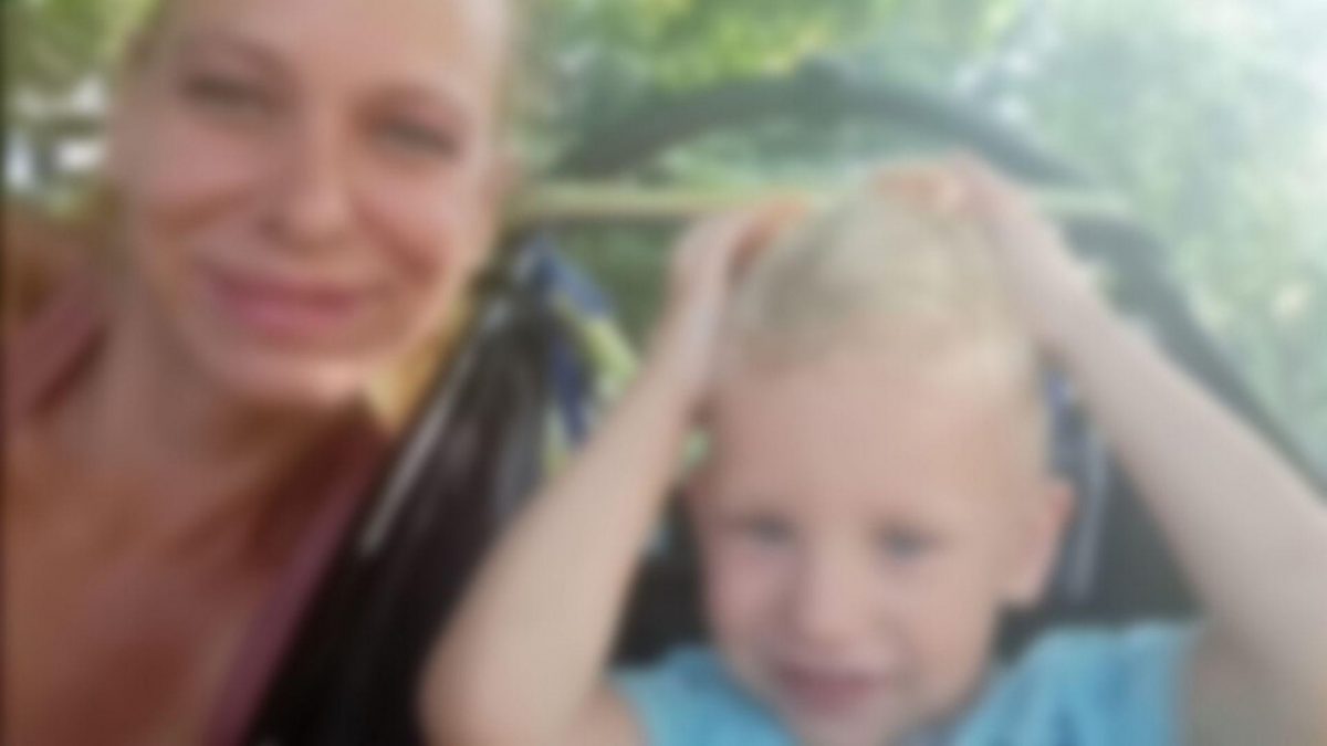Noticia: Asesinó a su hijo de 2 años y exhibió el cadáver en un supermercado Asesinó a su hijo de 2 años y exhibió el cadáver en un supermercado