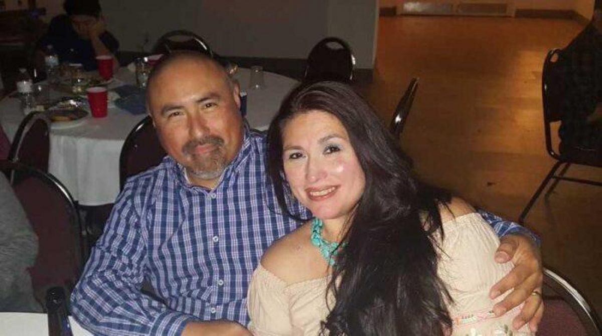 Noticia: Muere de infarto esposo de la ‘maestra escudo’ que protegió a los niños en tiroteo de Texas Muere de infarto esposo de la ‘maestra escudo’ que protegió a los niños en tiroteo de Texas