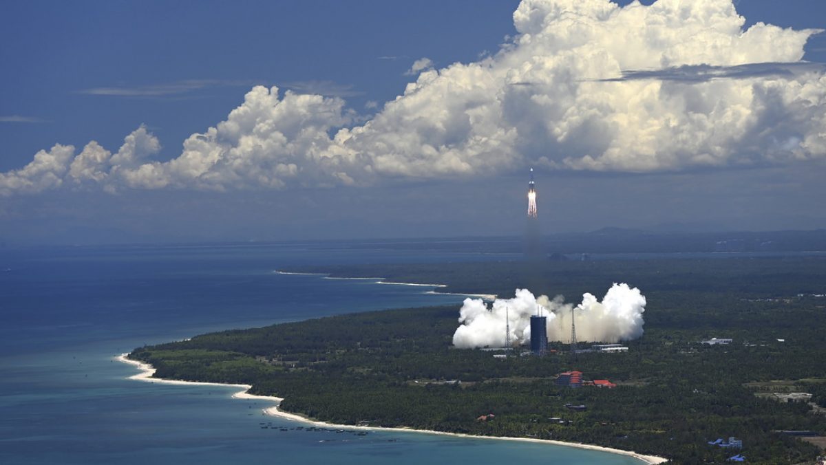 Noticia: China se lanza a la carrera a Marte y desafía el dominio espacial de EE.UU. China se lanza a la carrera a Marte y desafía el dominio espacial de EE.UU.