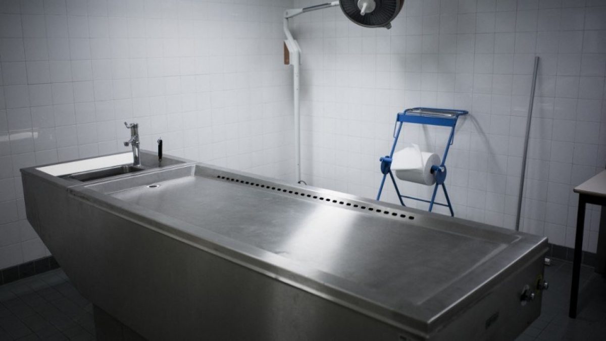 Noticia: Un "muerto" vuelve a la vida en la mesa de autopsias en India Un "muerto" vuelve a la vida en la mesa de autopsias en India