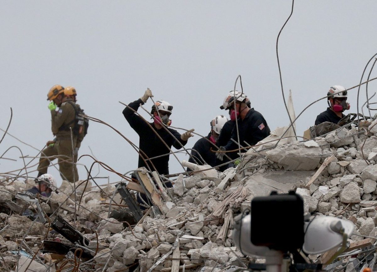 Noticia: Ascienden a 46 los fallecidos en derrumbe de edificio en Florida Ascienden a 46 los fallecidos en derrumbe de edificio en Florida