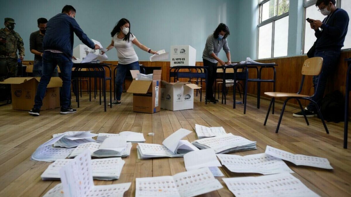Noticia: Miembros de mesas de votación ya pueden cobrar su compensación Miembros de mesas de votación ya pueden cobrar su compensación