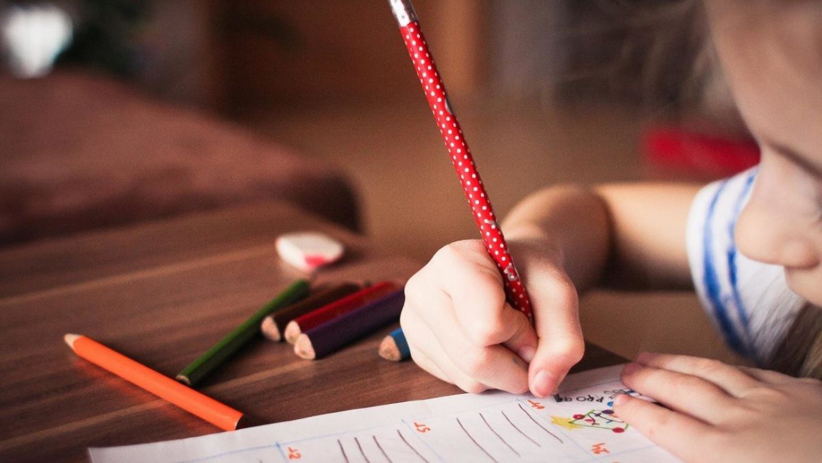 Noticia: Un niño se inventa un juego para animar a la Reina Isabel II y recibe esta respuesta Un niño se inventa un juego para animar a la Reina Isabel II y recibe esta respuesta