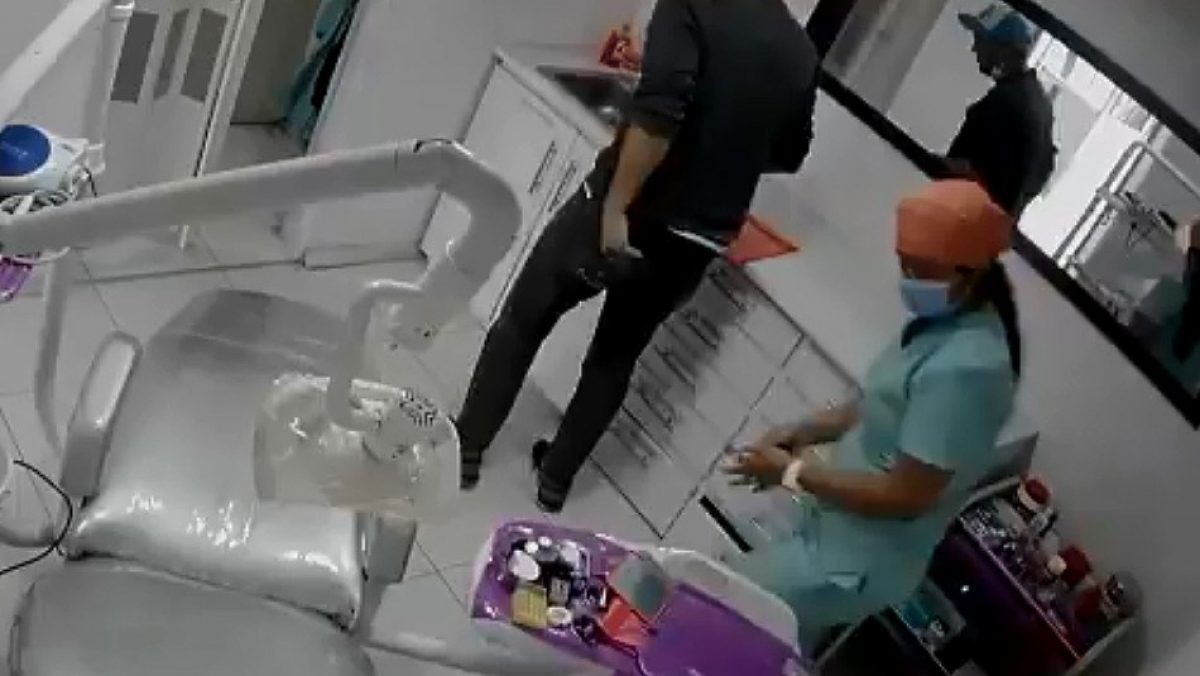 Noticia: "¡Cállate o te mato!": Paciente golpea y ataca a una odontóloga tras intentar abusar sexualmente de ella "¡Cállate o te mato!": Paciente golpea y ataca a una odontóloga tras intentar abusar sexualmente de ella