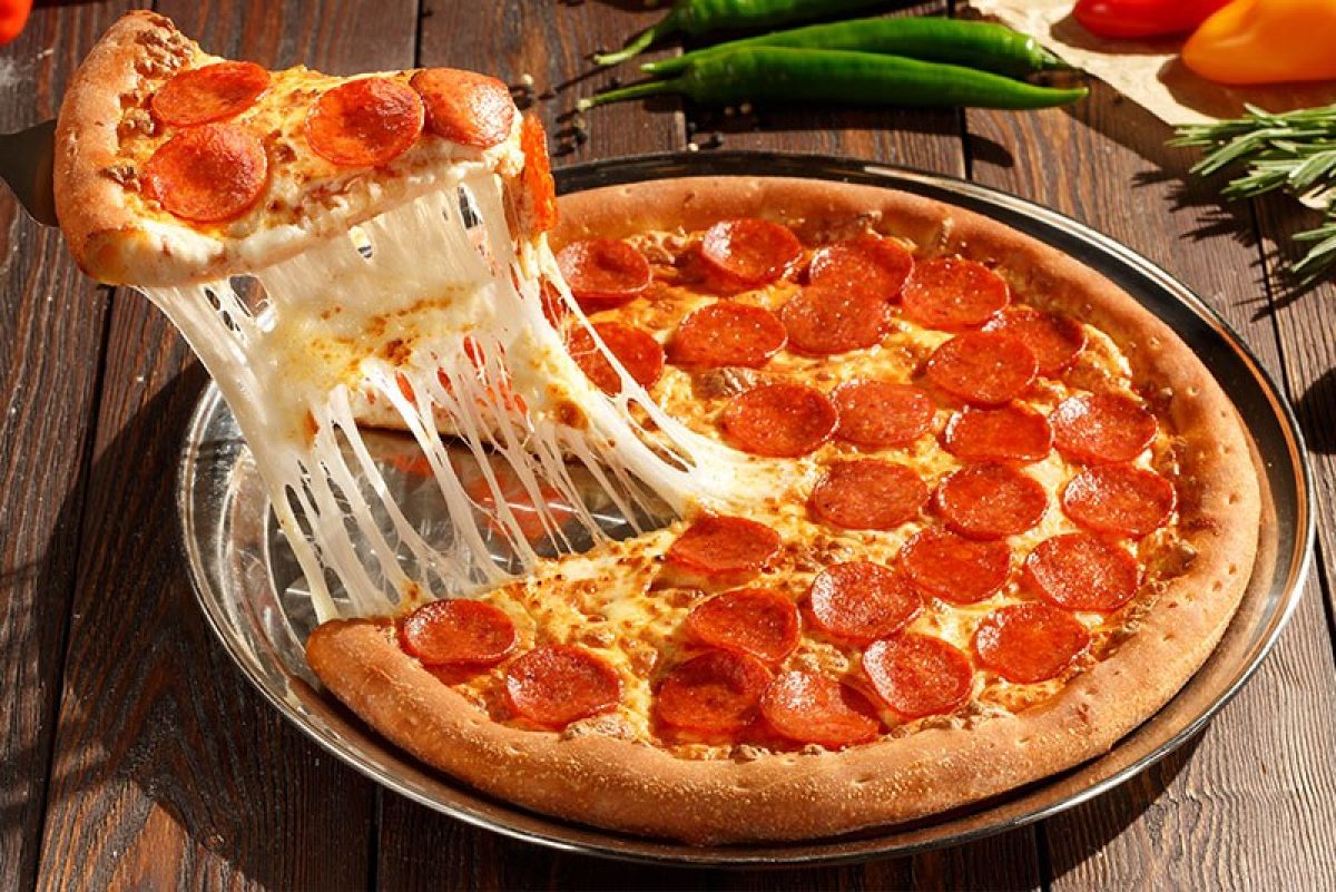 Noticia: Joven intentó asesinar a su familia poniéndole veneno a una pizza Joven intentó asesinar a su familia poniéndole veneno a una pizza