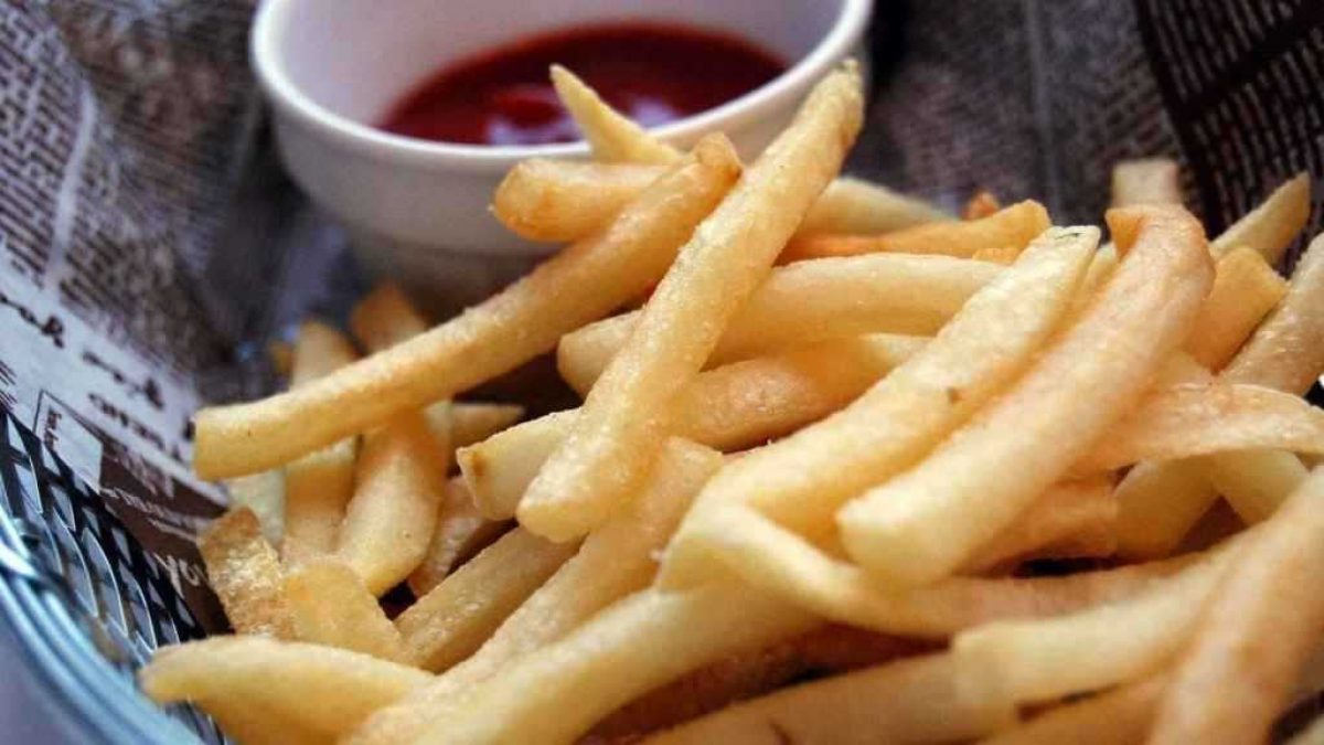 Noticia: Nueva York: Disparan a empleado de restaurante por servir papas frías Nueva York: Disparan a empleado de restaurante por servir papas frías