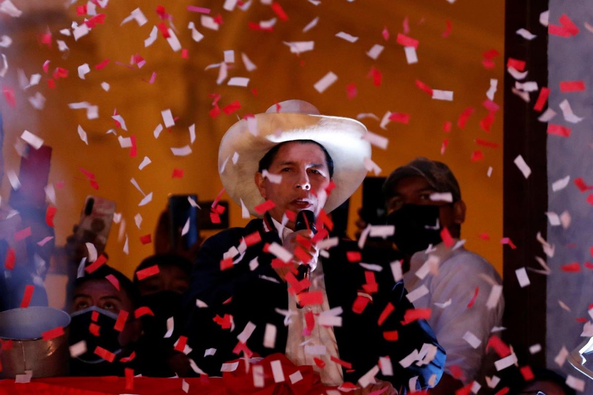 Noticia: Pedro Castillo jura este miércoles como presidente en el bicentenario de Perú Pedro Castillo jura este miércoles como presidente en el bicentenario de Perú