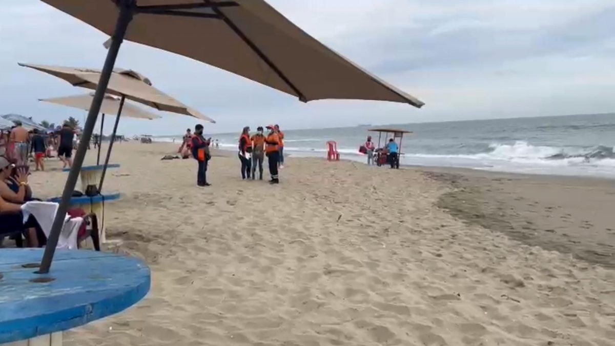 Noticia: Playas de Ecuador: Turistas son desalojadas ante posibilidad de tsunami Playas de Ecuador: Turistas son desalojadas ante posibilidad de tsunami