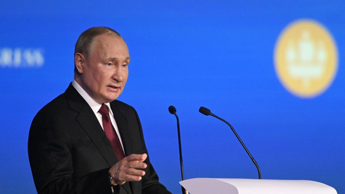 Noticia: Un asesor de la Presidencia de Ucrania asegura que Putin tiene cáncer Un asesor de la Presidencia de Ucrania asegura que Putin tiene cáncer