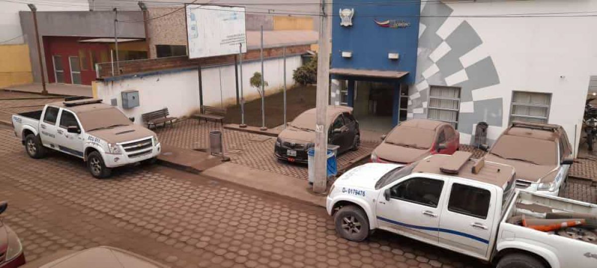 Noticia: FOTOS | Guayas y otras provincias amanecen con caída de ceniza volcánica FOTOS | Guayas y otras provincias amanecen con caída de ceniza volcánica