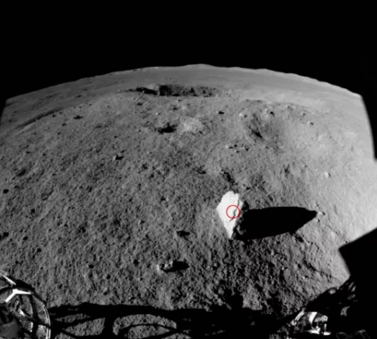 Noticia: China descubre una extraña roca en el lado oculto de la Luna China descubre una extraña roca en el lado oculto de la Luna