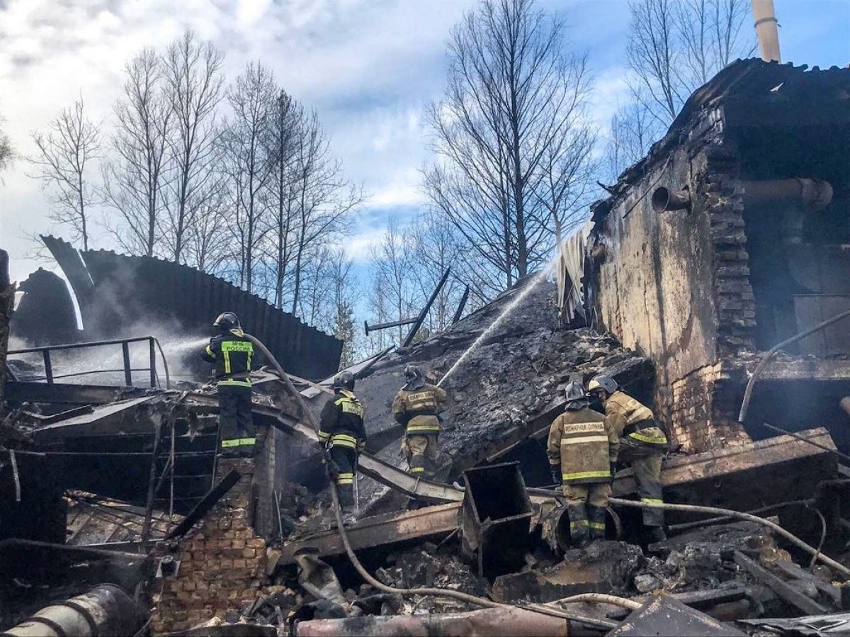 Noticia: Dieciséis muertos en el incendio de una fábrica de explosivos de Rusia Dieciséis muertos en el incendio de una fábrica de explosivos de Rusia