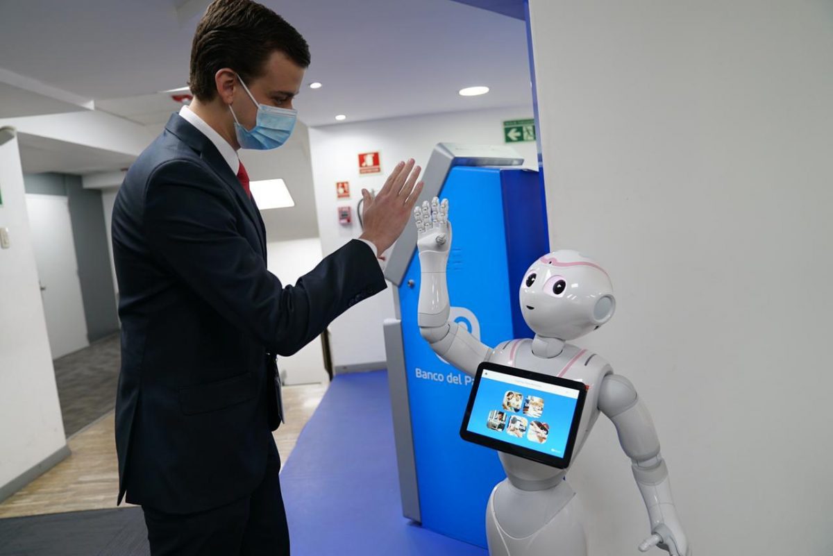 Noticia: Banco del Pacífico tiene el primer robot de asistencia financiera en la región Banco del Pacífico tiene el primer robot de asistencia financiera en la región