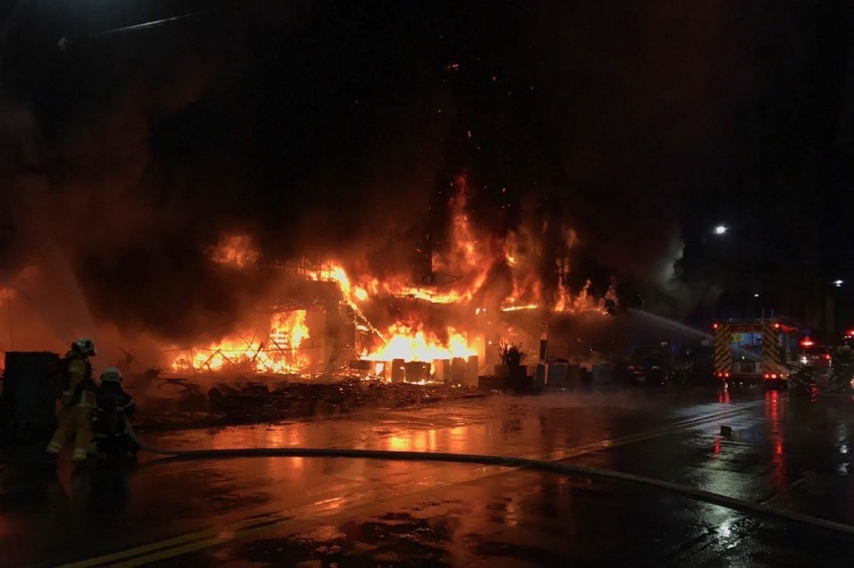 Noticia: Al menos 46 personas mueren en un incendio en Taiwán Al menos 46 personas mueren en un incendio en Taiwán