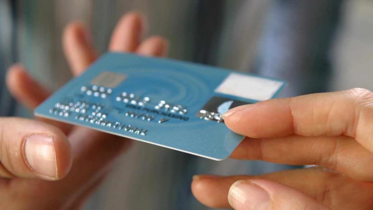 Noticia: Familia hace millonarias compras con tarjeta de miembro fallecido Familia hace millonarias compras con tarjeta de miembro fallecido