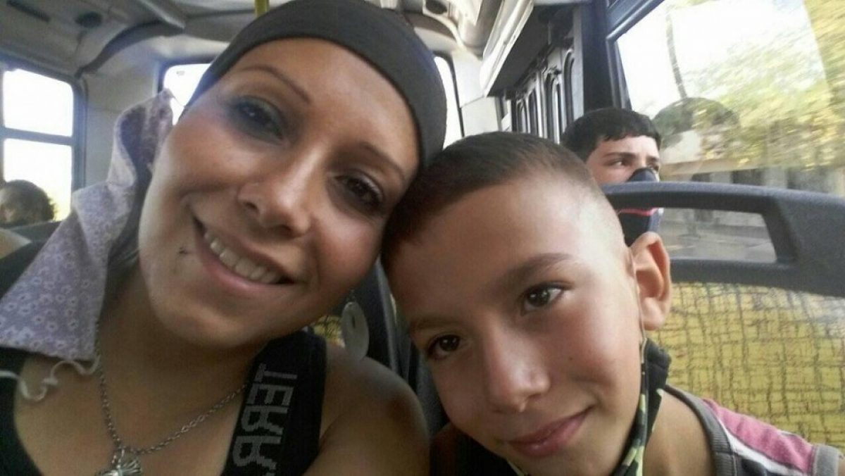 Noticia: Mujer con cáncer de mama y huesos queda en la calle con su esposo y tres hijos por desalojo Mujer con cáncer de mama y huesos queda en la calle con su esposo y tres hijos por desalojo
