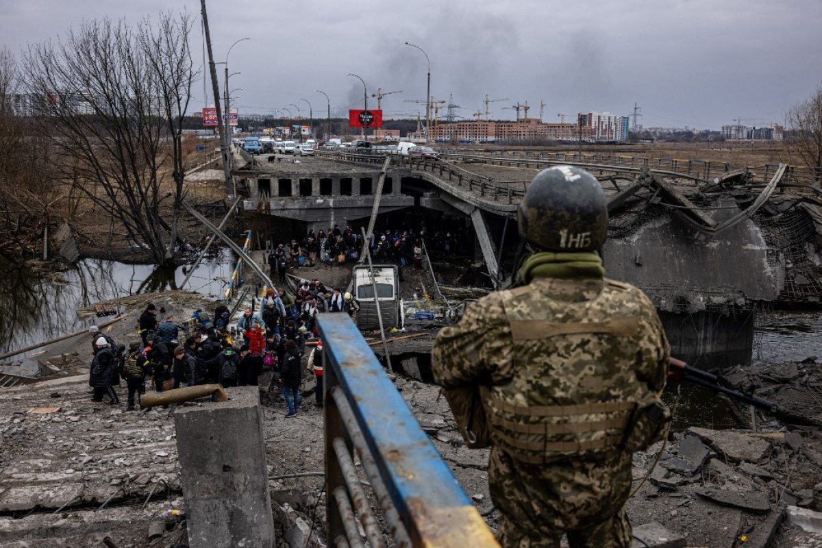 Noticia: Ucrania rechaza corredores humanitarios propuestos por Rusia y se prepara para nuevos ataques Ucrania rechaza corredores humanitarios propuestos por Rusia y se prepara para nuevos ataques