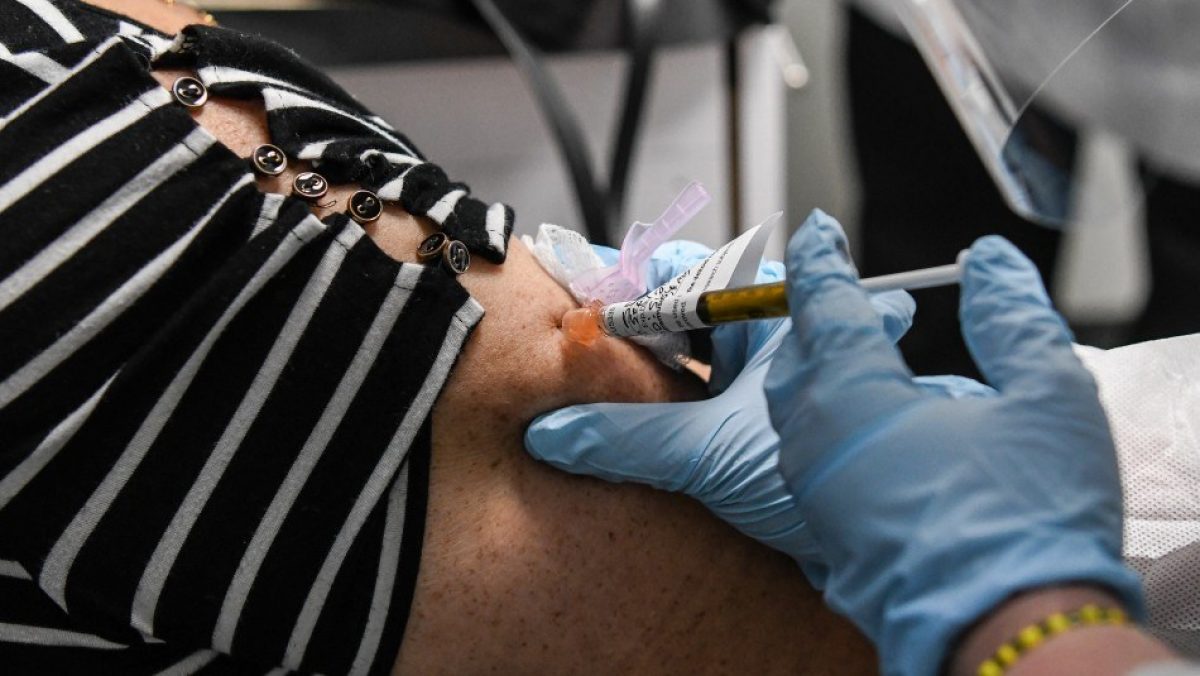 Noticia: Israel ofrecerá la tercera dosis de vacuna covid-19 a personas mayores de 60 años Israel ofrecerá la tercera dosis de vacuna covid-19 a personas mayores de 60 años