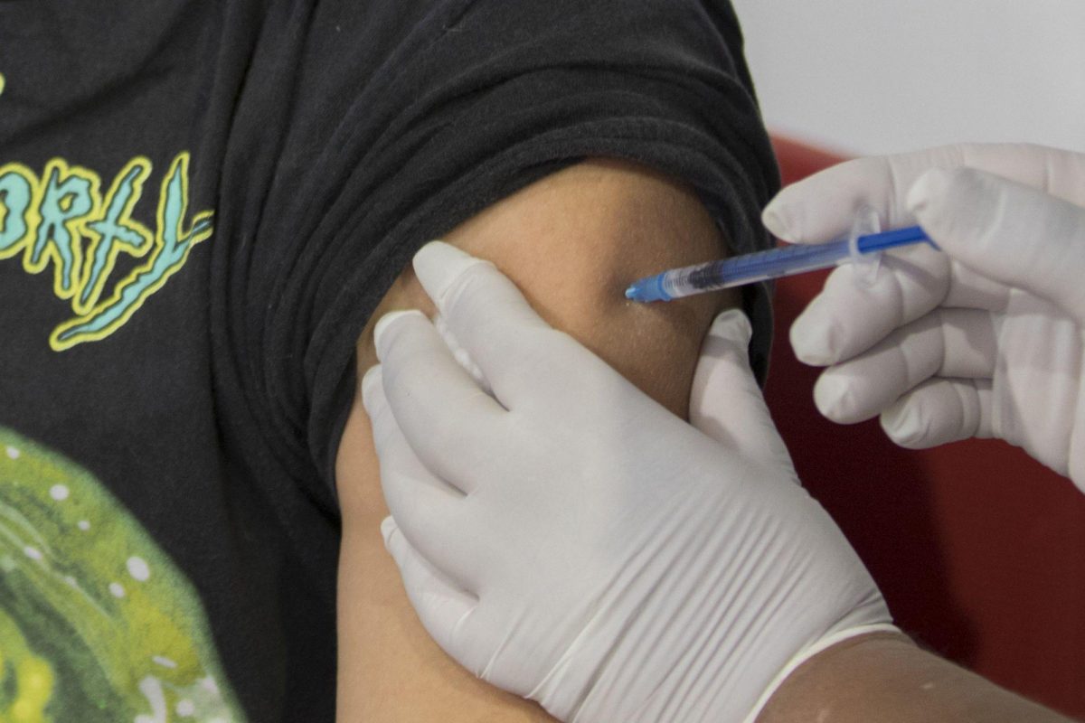 Noticia: Un hombre trata de vacunarse con un brazo de silicona para obtener el certificado COVID-19 Un hombre trata de vacunarse con un brazo de silicona para obtener el certificado COVID-19