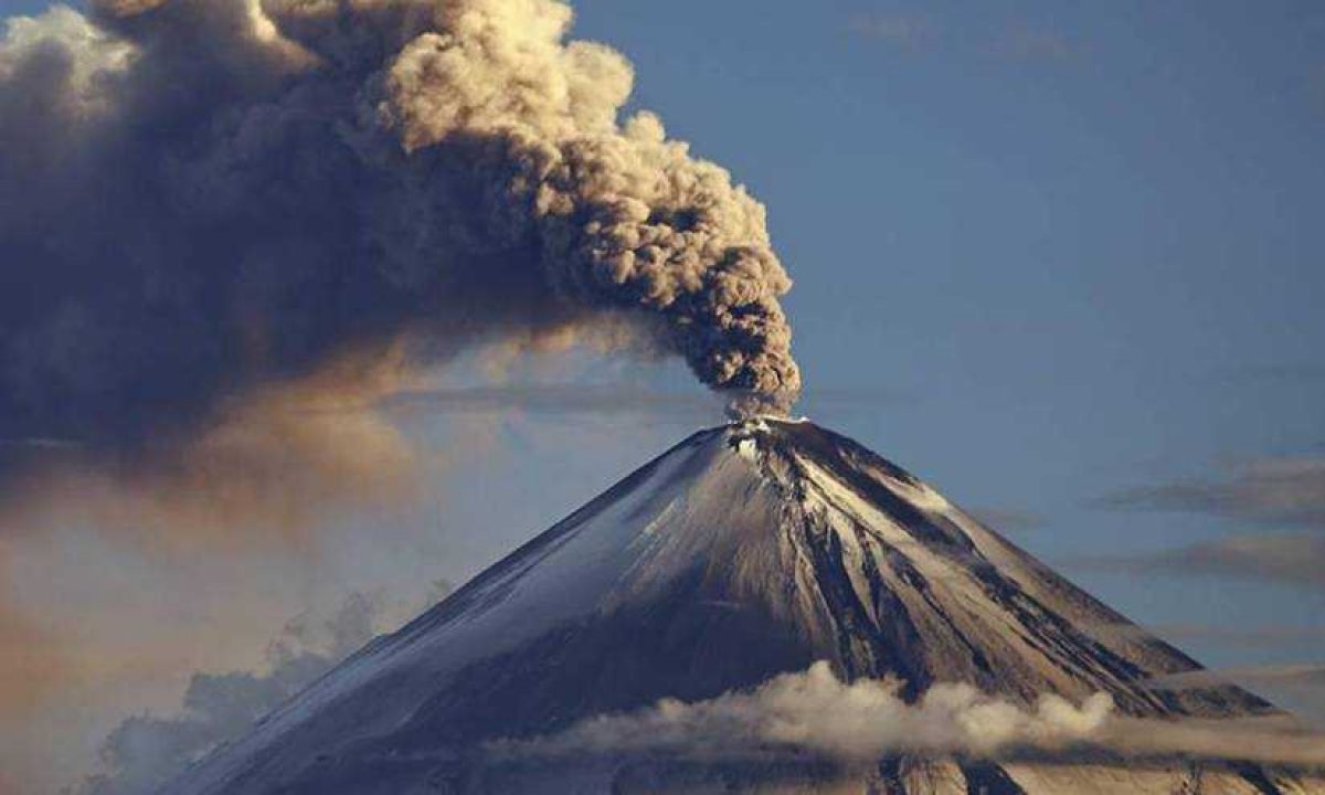 Noticia: Alertan sobre caída de ceniza en cuatro provincias del Ecuador Alertan sobre caída de ceniza en cuatro provincias del Ecuador