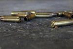 Niño de 12 años muere baleado mientras esperaba en un auto