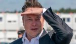 Noticia: Accionistas demandan a Elon Musk para frenar la venta de Twitter Accionistas demandan a Elon Musk para frenar la venta de Twitter