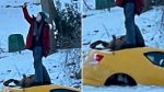 Noticia: El inquietante 'selfie' de una joven mientras su carro se hunde en un río helado El inquietante 'selfie' de una joven mientras su carro se hunde en un río helado