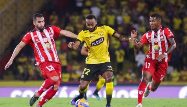 Entrenador de Técnico Universitario se pronunció sobre la derrota ante Barcelona