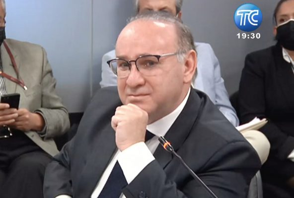 Rafael Cuesta compareció voluntariamente ante la Comisión de Justicia de la Asamblea