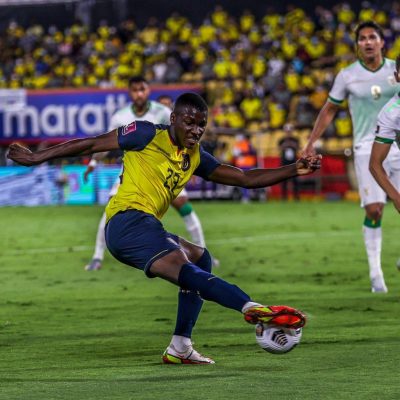 Ecuador golea a Bolivia en Guayaquil y continúa en pelea por llegar al mundial