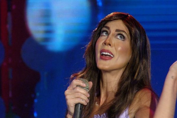 Presentación de Adriana Bowen - Música para Planchar